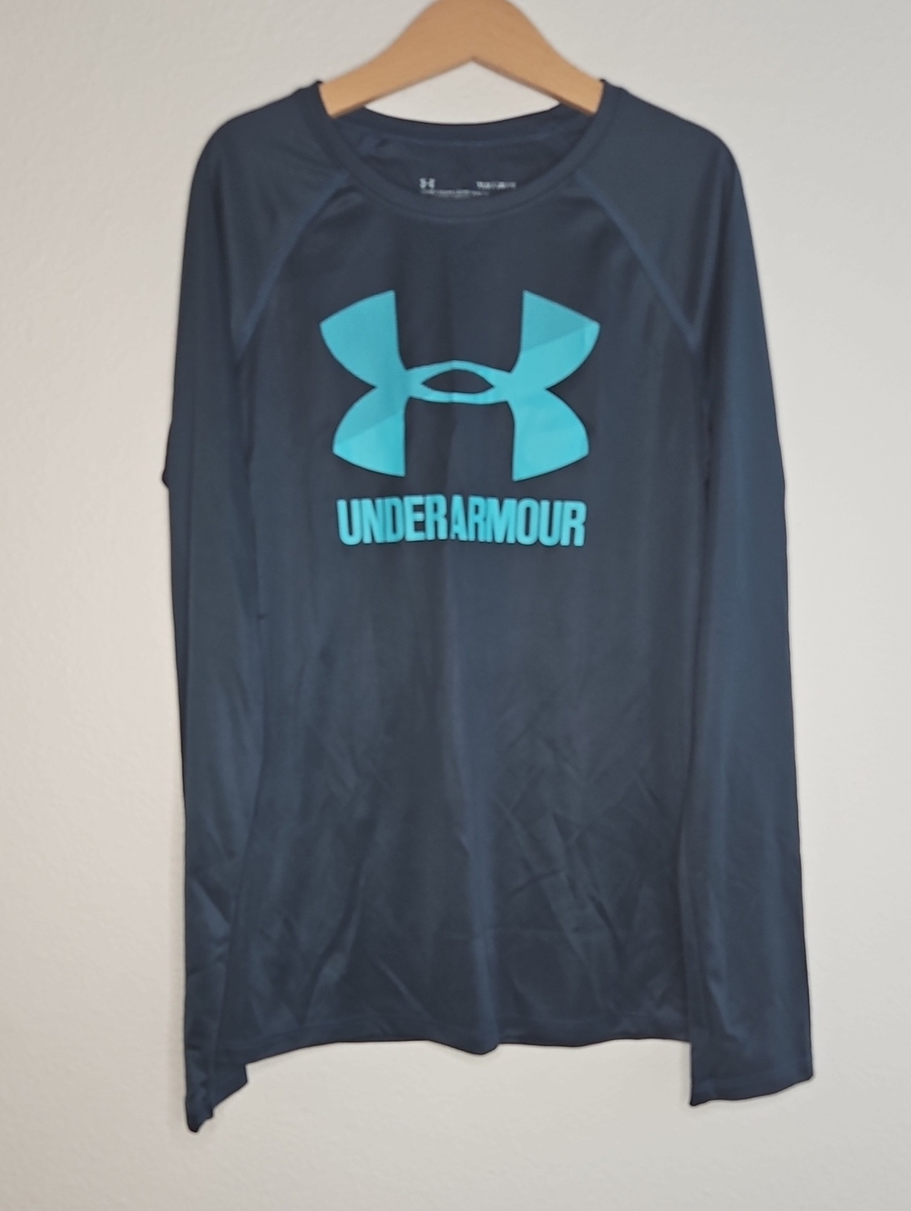 Under Armour Girl's Athletic Long Sleeve Navy with Teal LogoYouth Large Heatgear